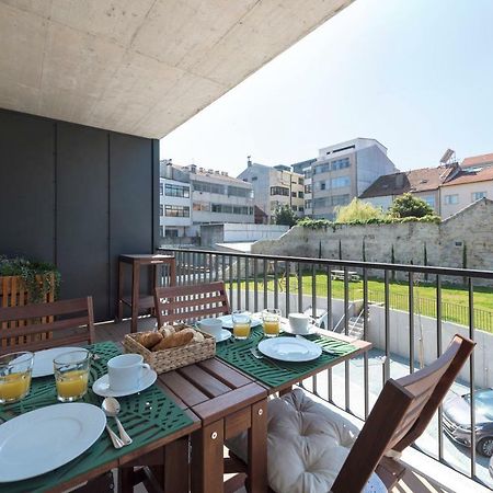 Lovelystay - Downtown Balcony Apartment With Free Parking Porto Exteriér fotografie