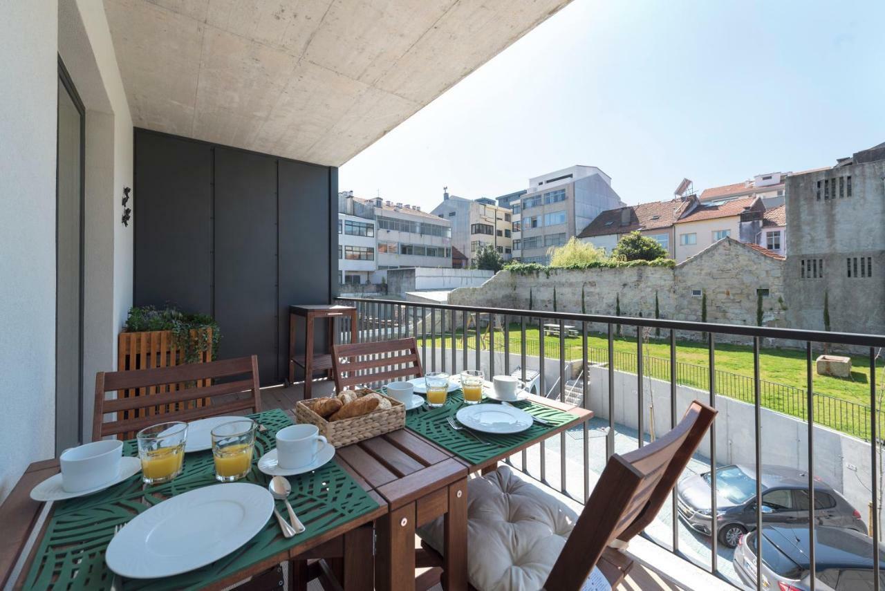 Lovelystay - Downtown Balcony Apartment With Free Parking Porto Exteriér fotografie