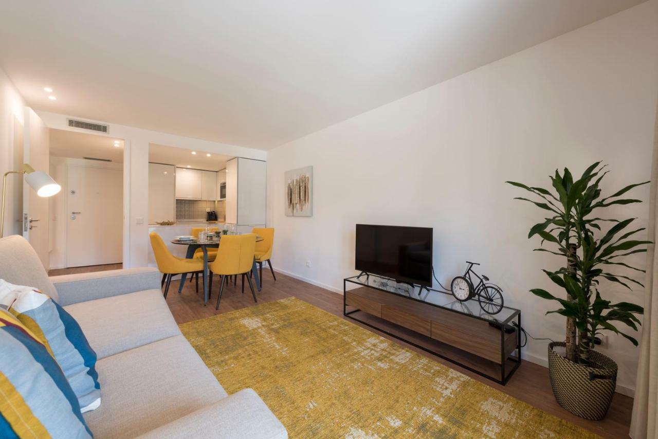 Lovelystay - Downtown Balcony Apartment With Free Parking Porto Exteriér fotografie