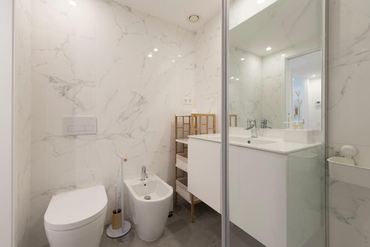 Lovelystay - Downtown Balcony Apartment With Free Parking Porto Exteriér fotografie